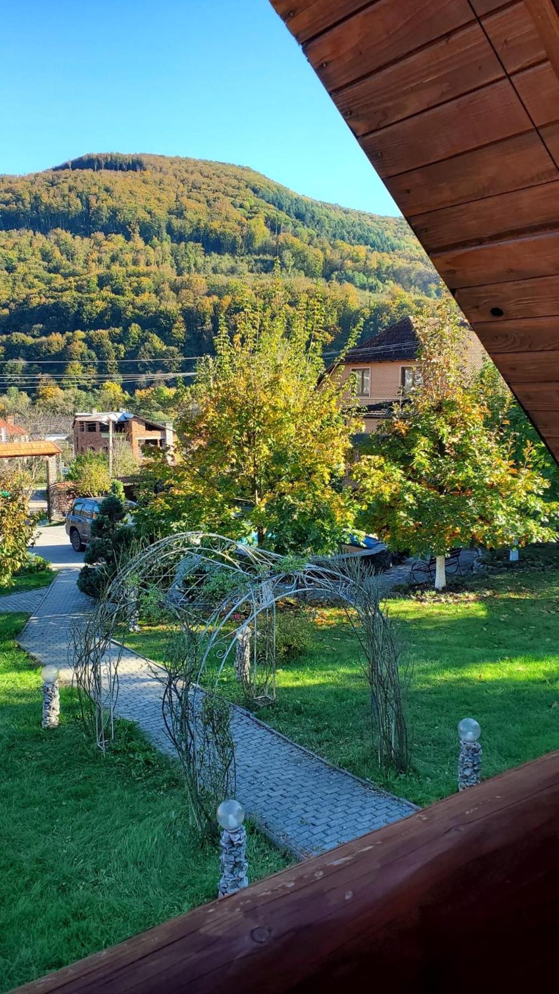 Hotel Tourist complex Karina à Polyana  Extérieur photo