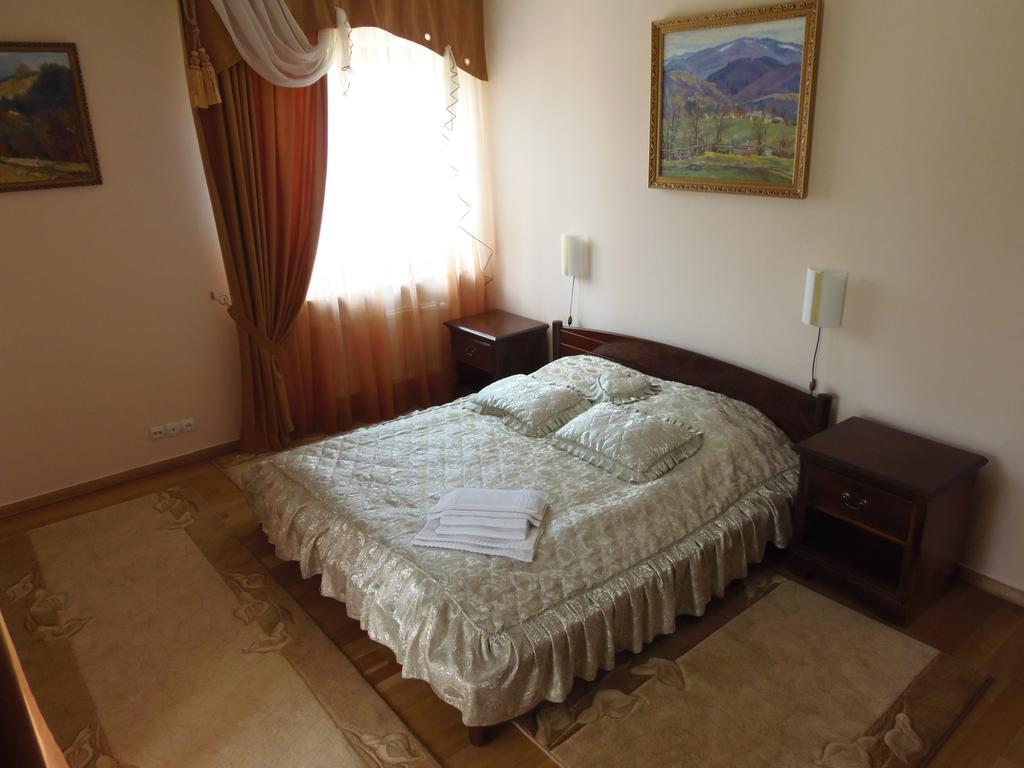 Hotel Tourist complex Karina à Polyana  Extérieur photo