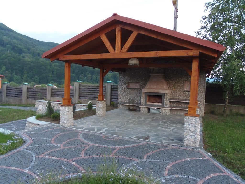 Hotel Tourist complex Karina à Polyana  Extérieur photo