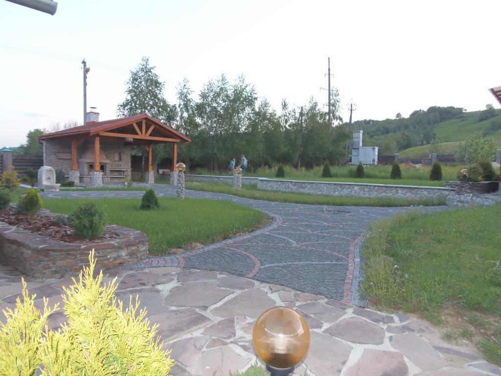 Hotel Tourist complex Karina à Polyana  Extérieur photo