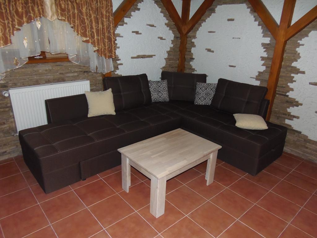 Hotel Tourist complex Karina à Polyana  Extérieur photo