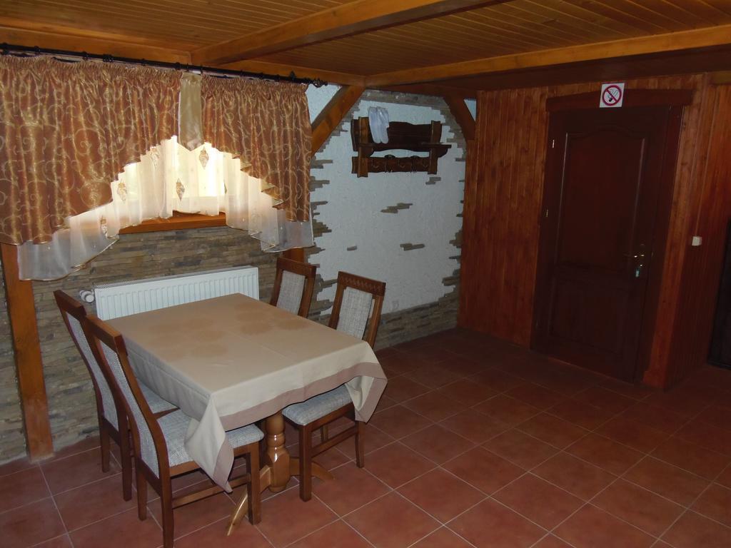 Hotel Tourist complex Karina à Polyana  Extérieur photo