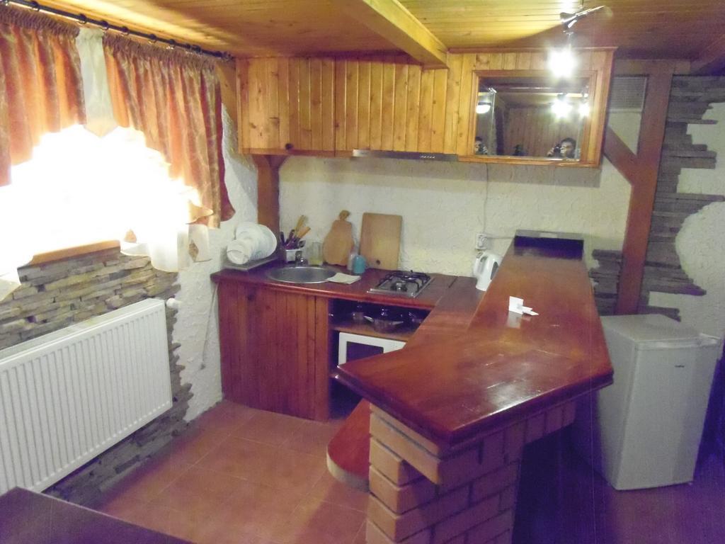 Hotel Tourist complex Karina à Polyana  Extérieur photo
